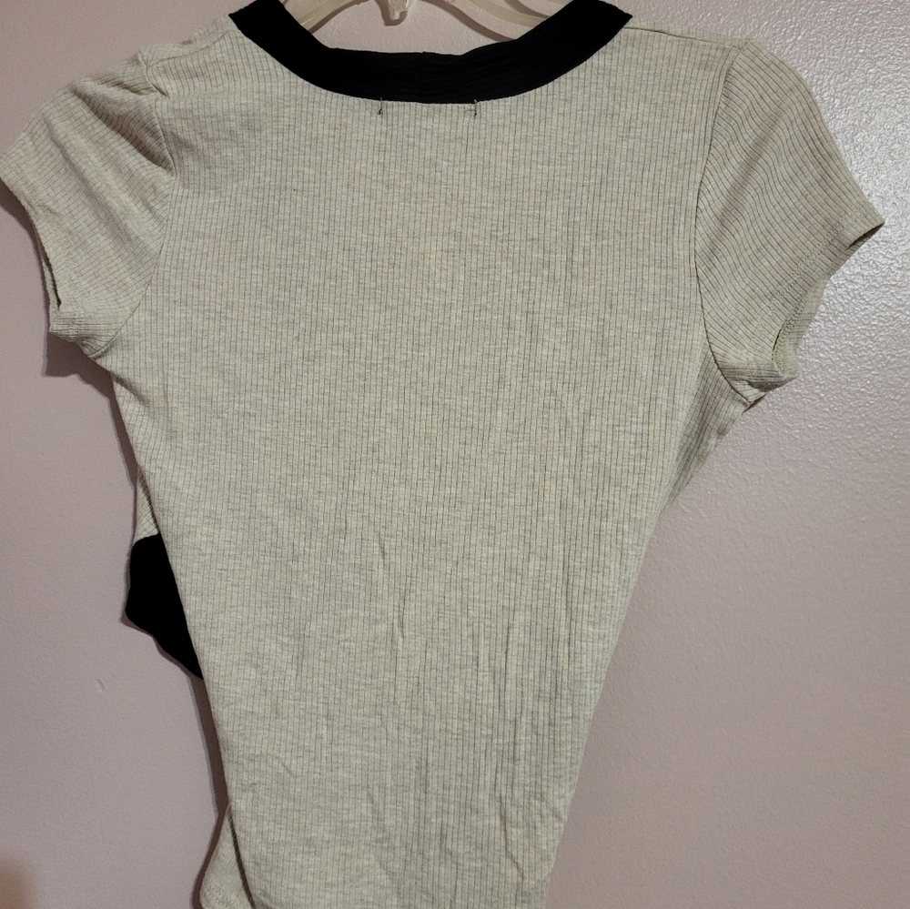 A3 Design overlap crop top - Picture 2 of 2